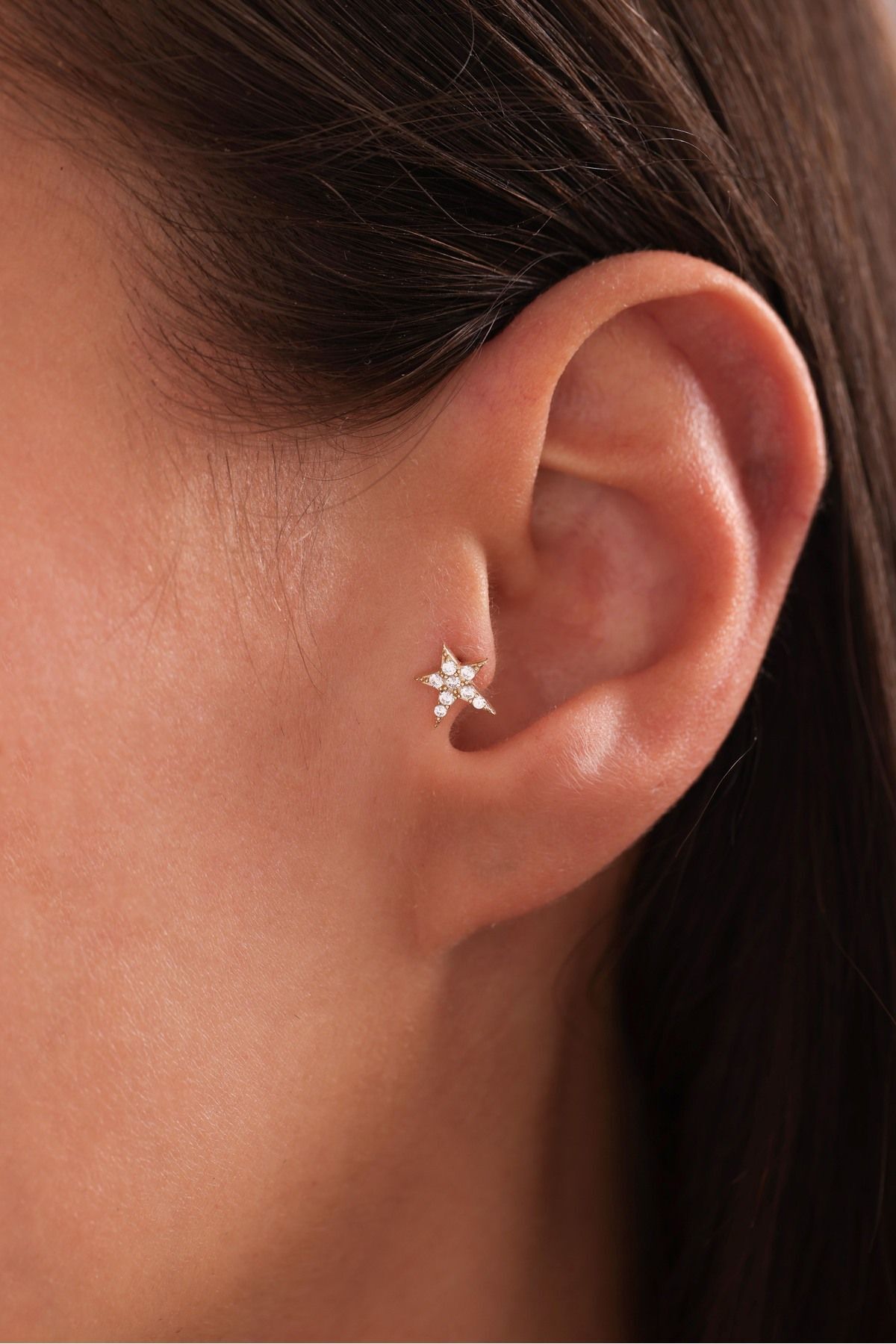 14 Ayar Altın Taşlı Asimetrik Yıldız Tragus Küpe