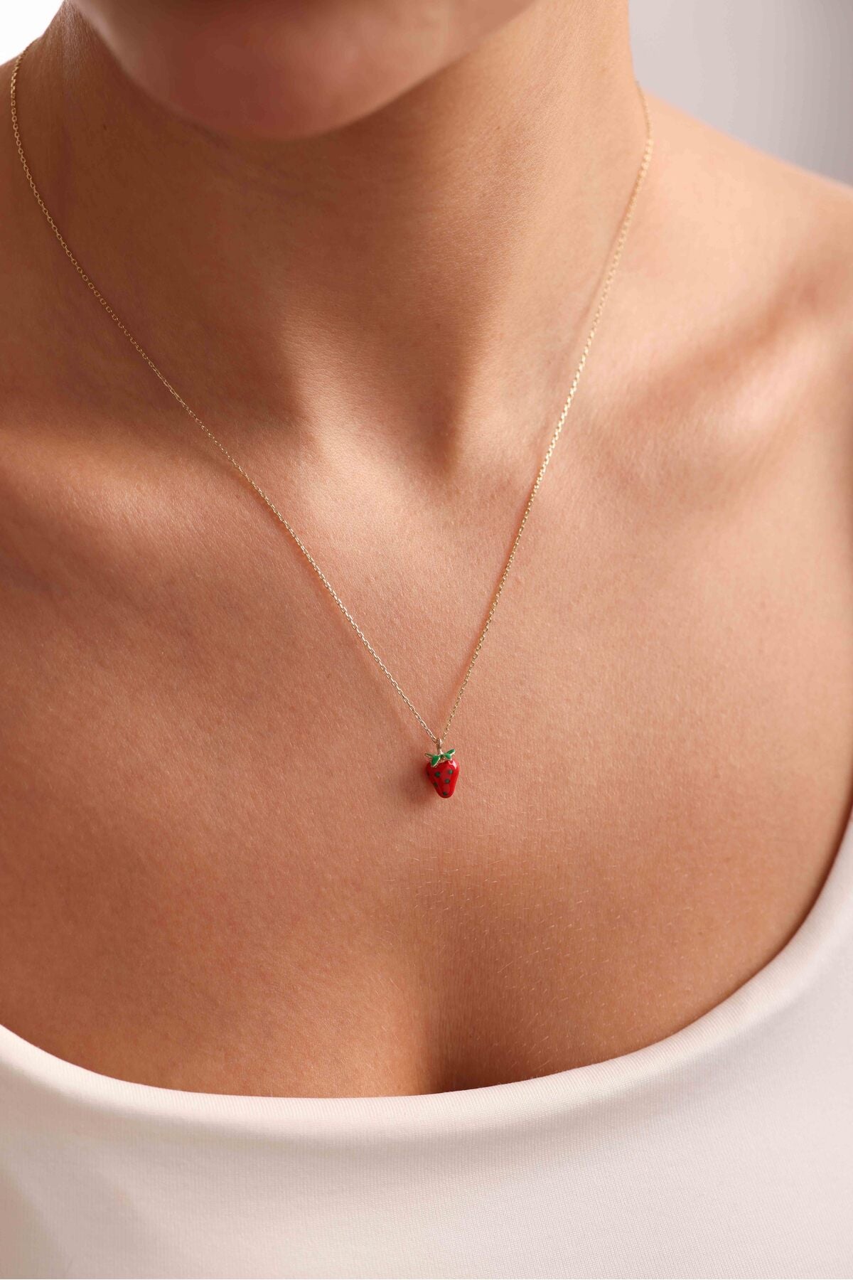 14 Ayar Altın Mineli Çilek Kolye