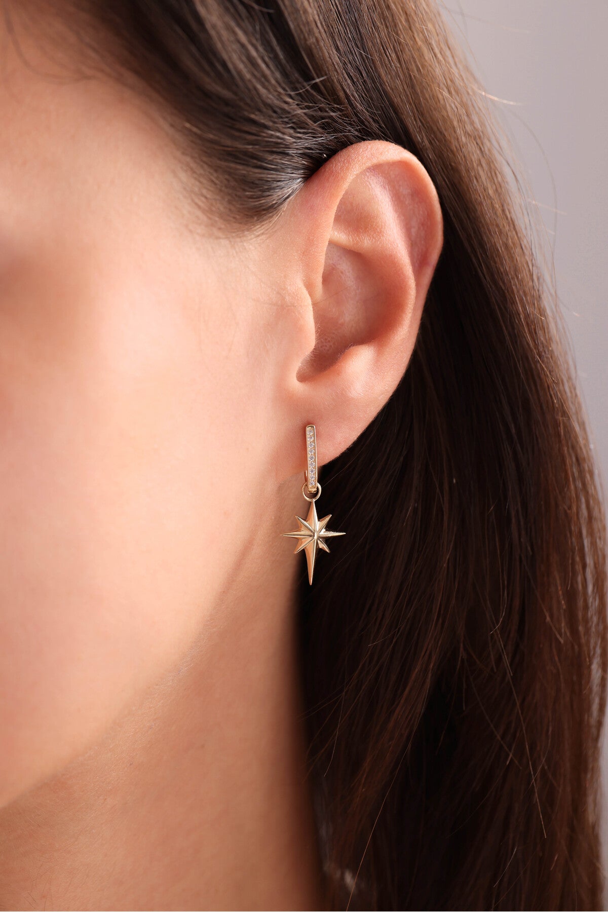 14 Ayar Altın Taşlı Sallantılı Kutup Yıldızı Küpe