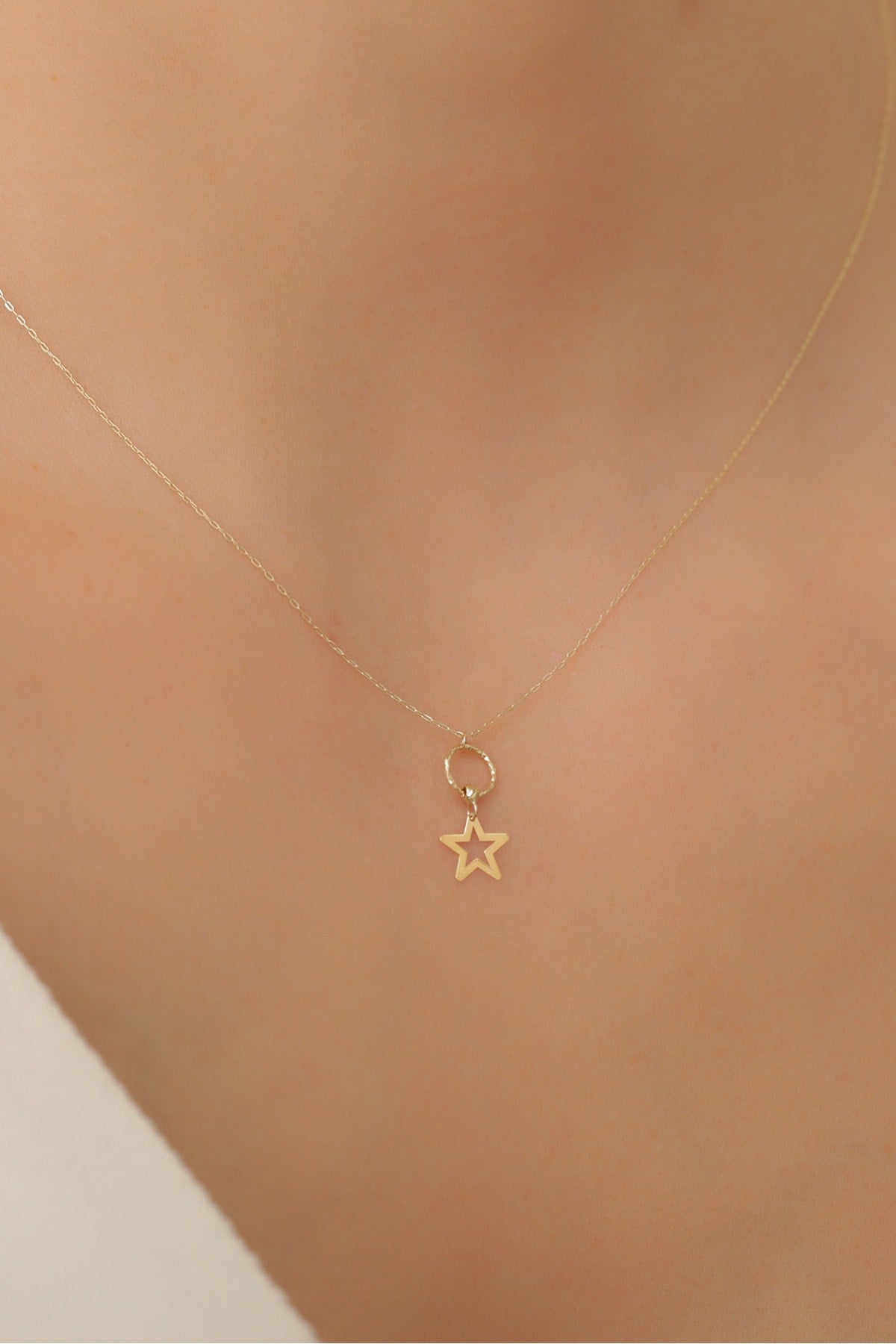 14 Ayar Altın Yıldız Kolye