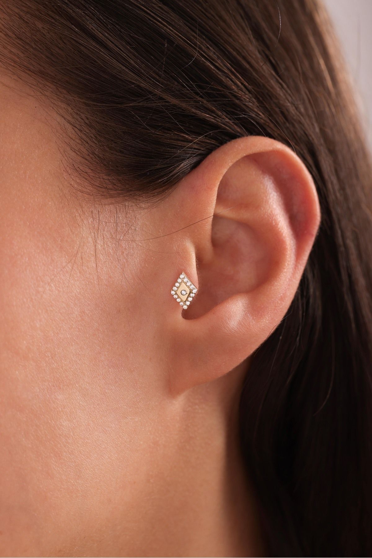 14 Ayar Altın Taşlı Mekik Tragus Küpe