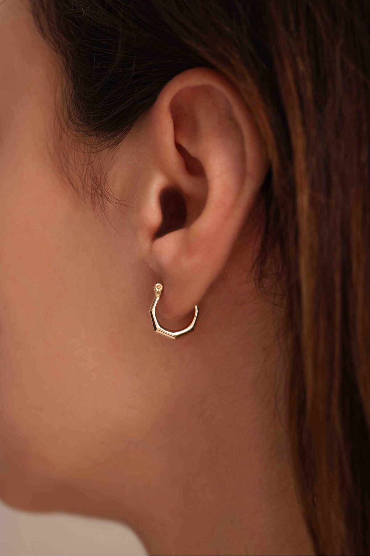 İtalyan Tasarım Altıgen Geometrik Form Halka Küpe