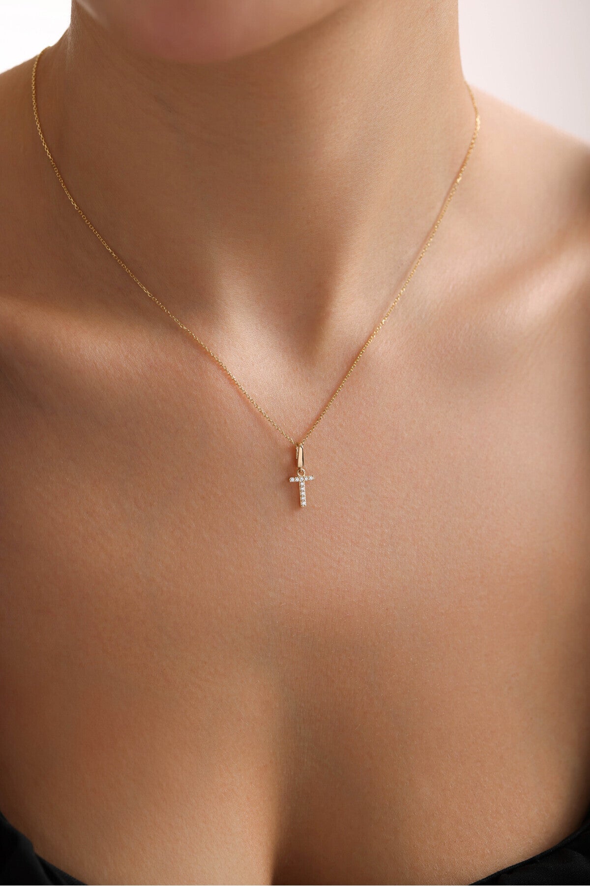 14 Ayar Altın Taşlı T Harf Kilitli Charm Kolye