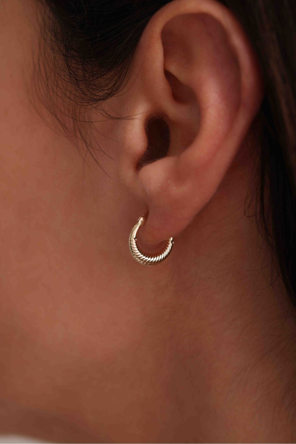 14 Ayar Altın Minimal Burgu Küpe