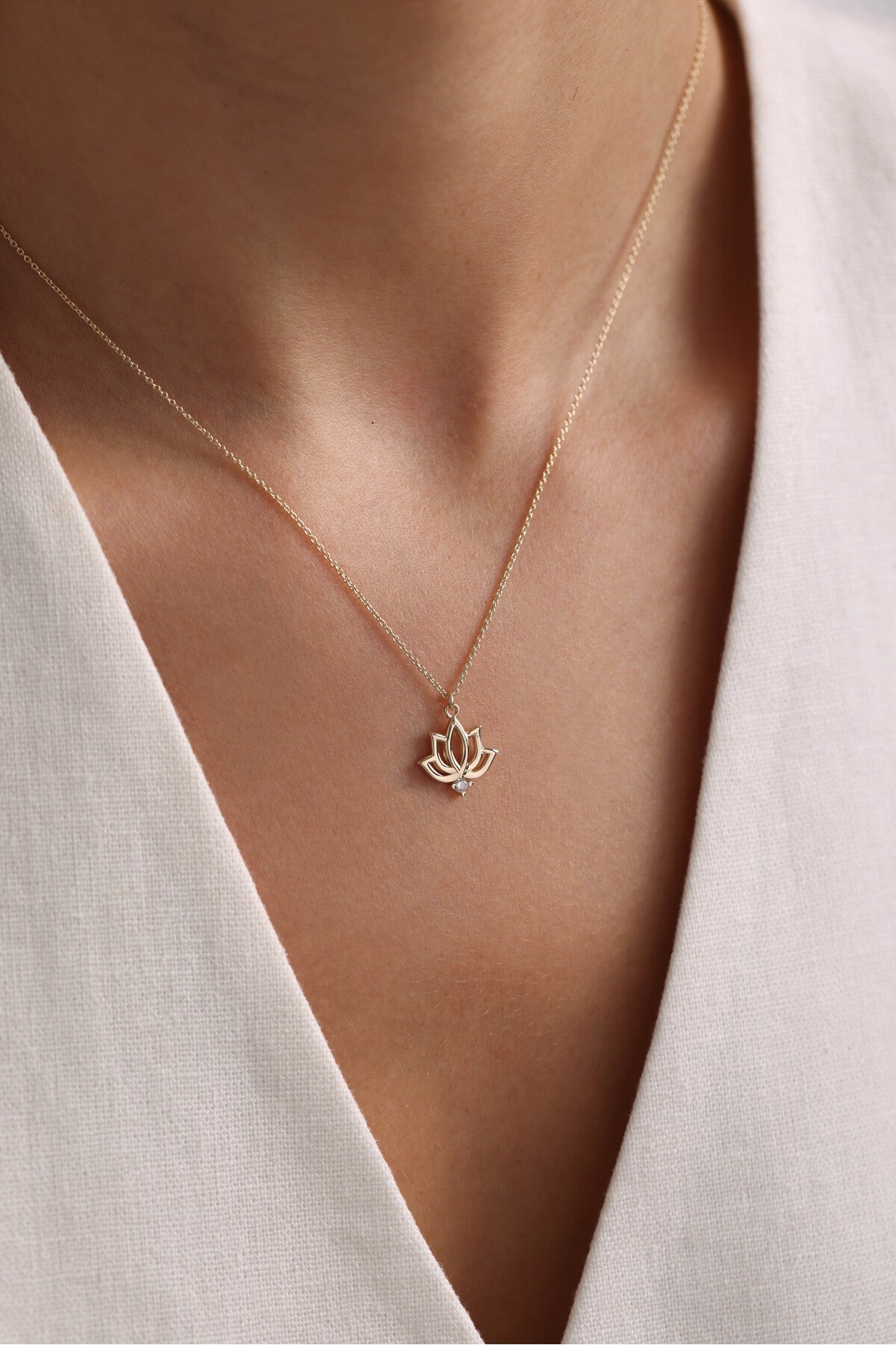 14 Ayar Altın Taşlı Lotus Shine Kolye