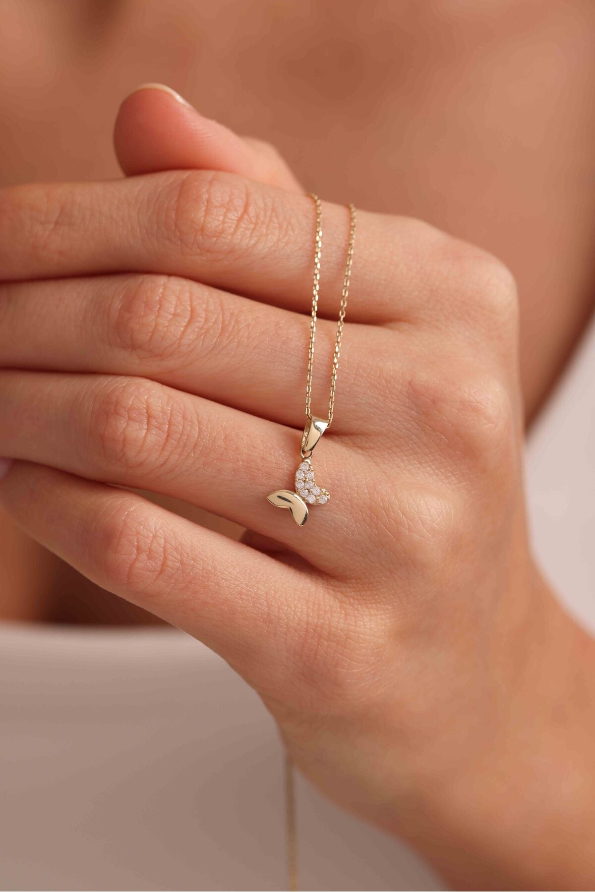 14 Ayar Altın Taşlı Slope Kelebek Parlak Kolye Ucu