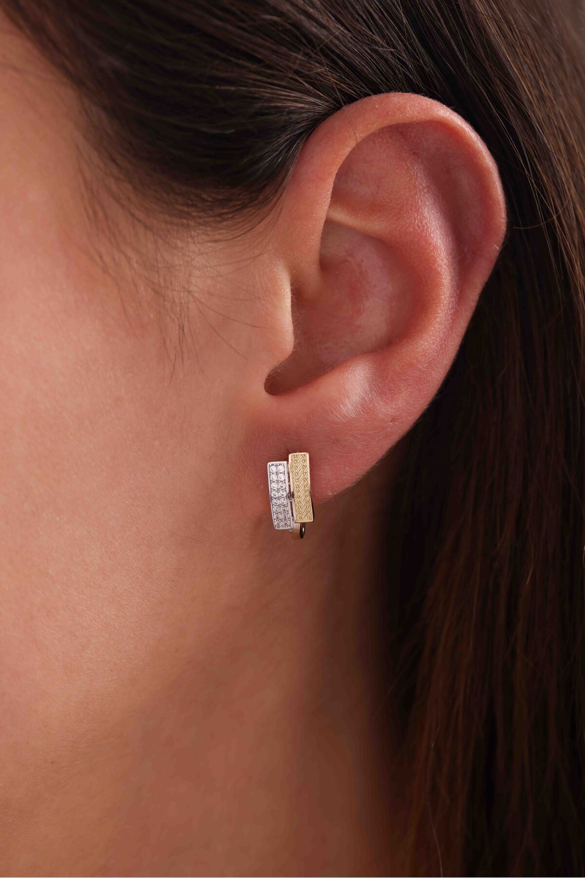 14 Ayar Altın İşlemeli Taşlı Dikdörtgen 2 Parçalı Küpe