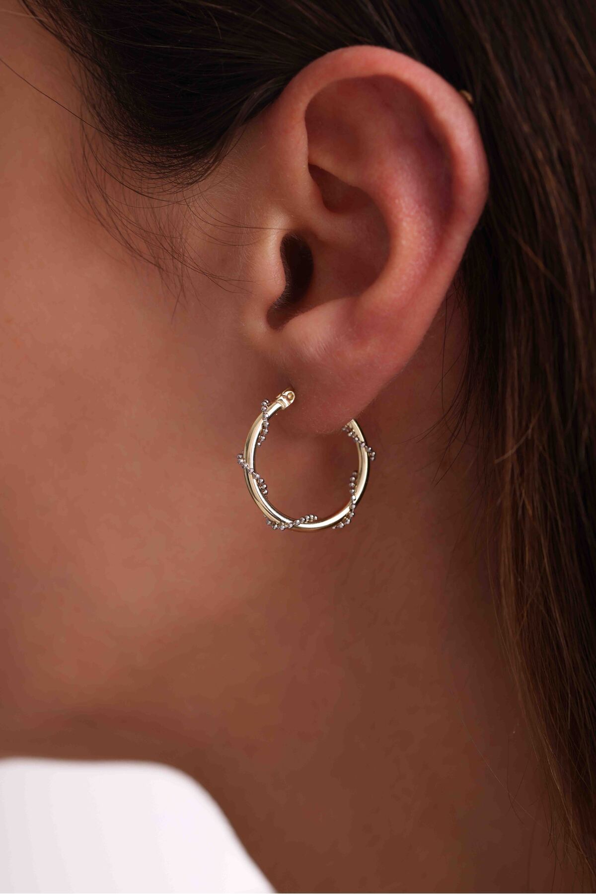 14 Ayar Altın Sarmaşık Beyaz Altın Detaylı Halka Küpe