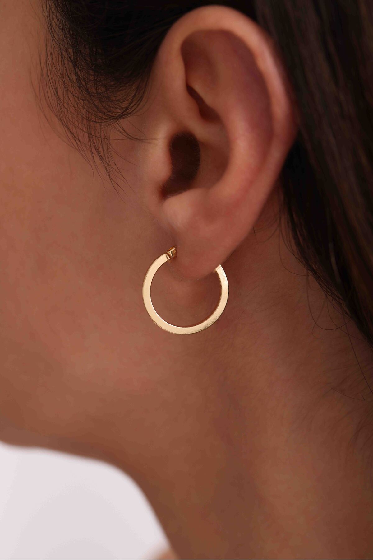 İtalyan Tasarım 14 Ayar Altın Halka Köşe Form Küpe