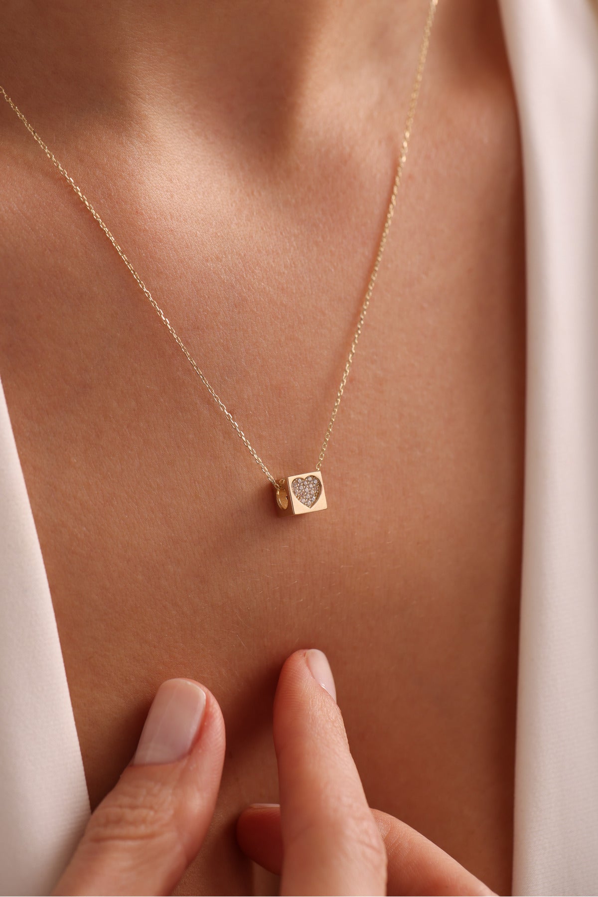 14 Ayar Altın 4 Taraflı Göz-Gökkuşağı-Yıldız-Kalp Taşlı Küp Kolye