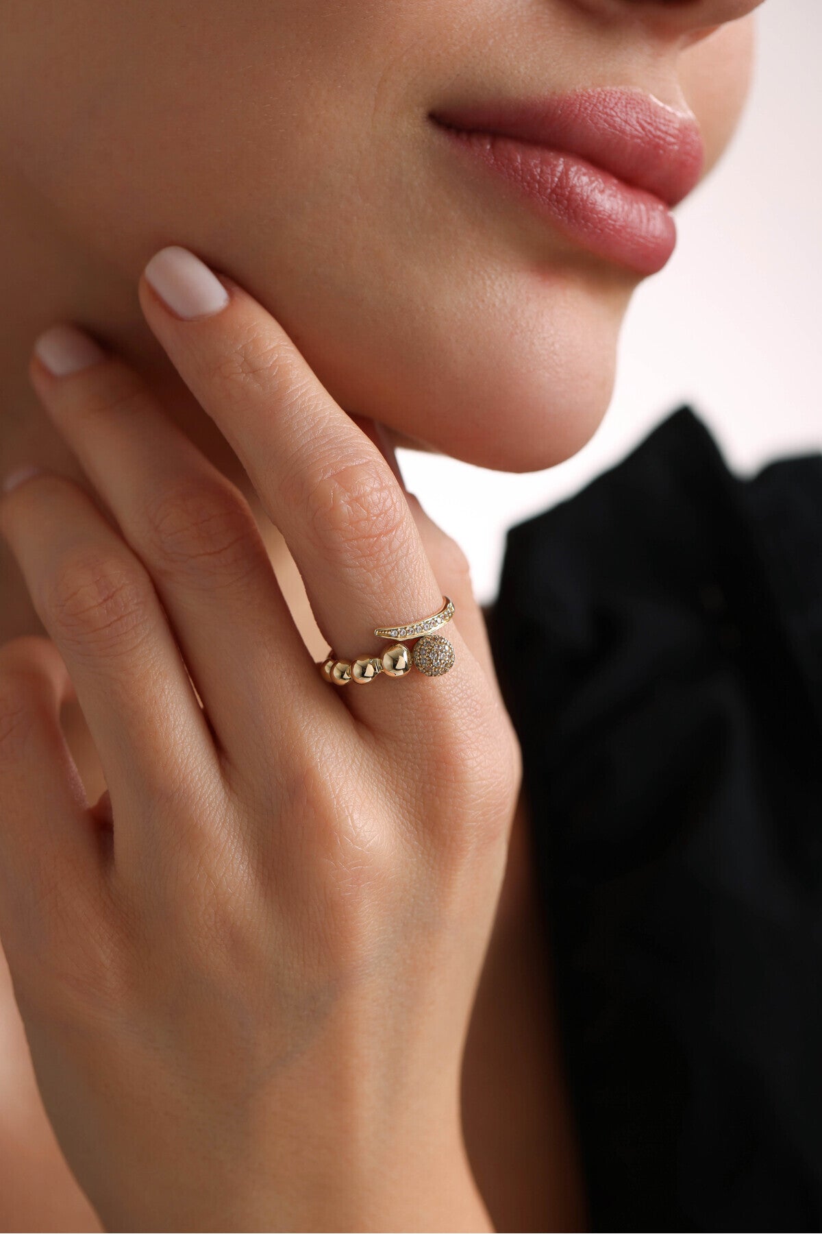 14 Ayar Altın Taşlı Vestia Yüzük