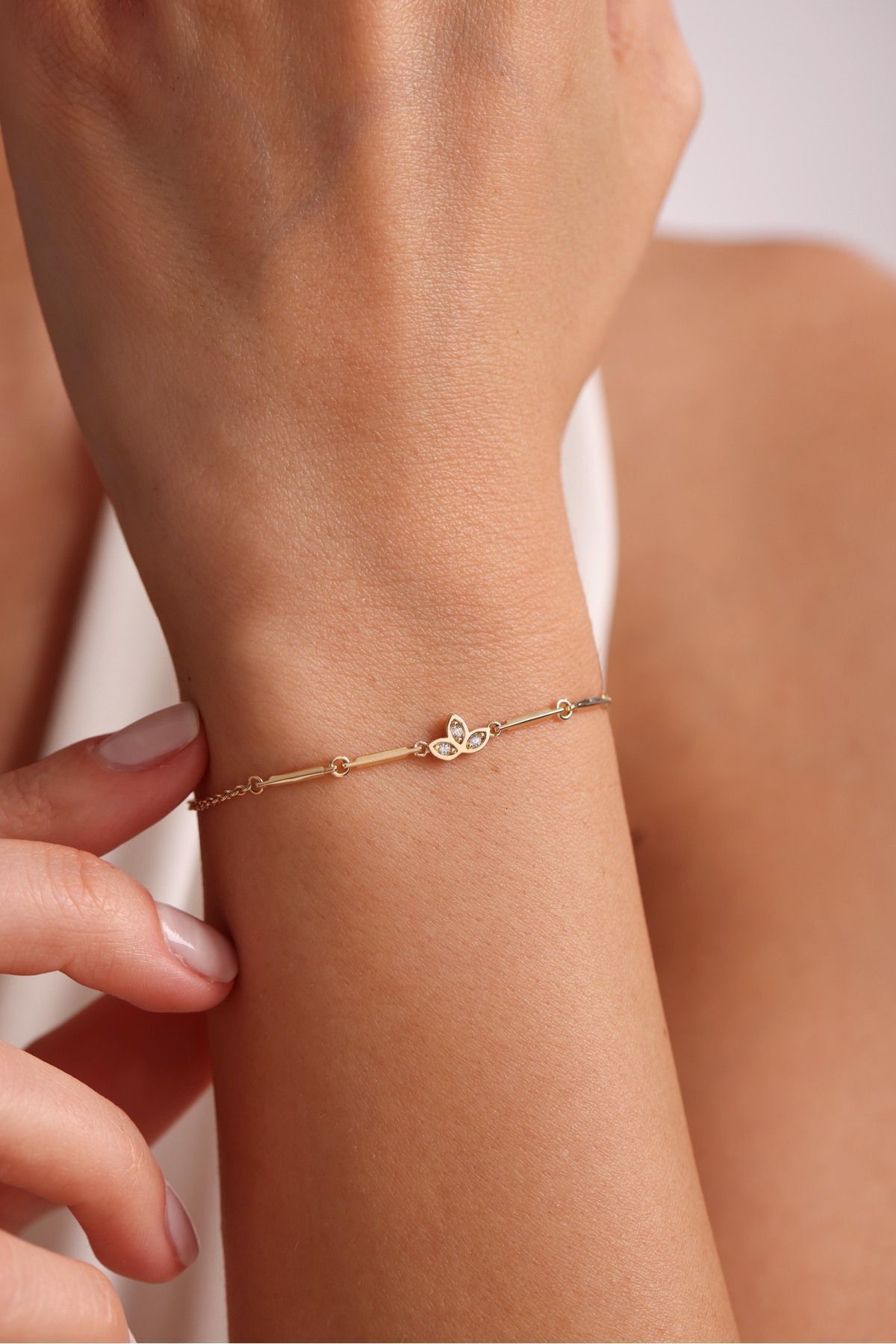 14 Ayar Altın Taşlı Lotus Çiçeği Line Kemik Bileklik
