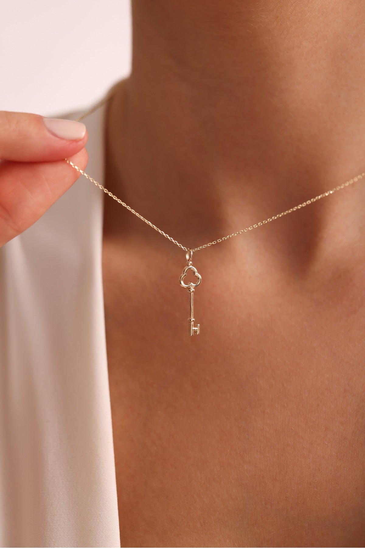 14 Ayar Altın Antik Anahtar Şans Kolye