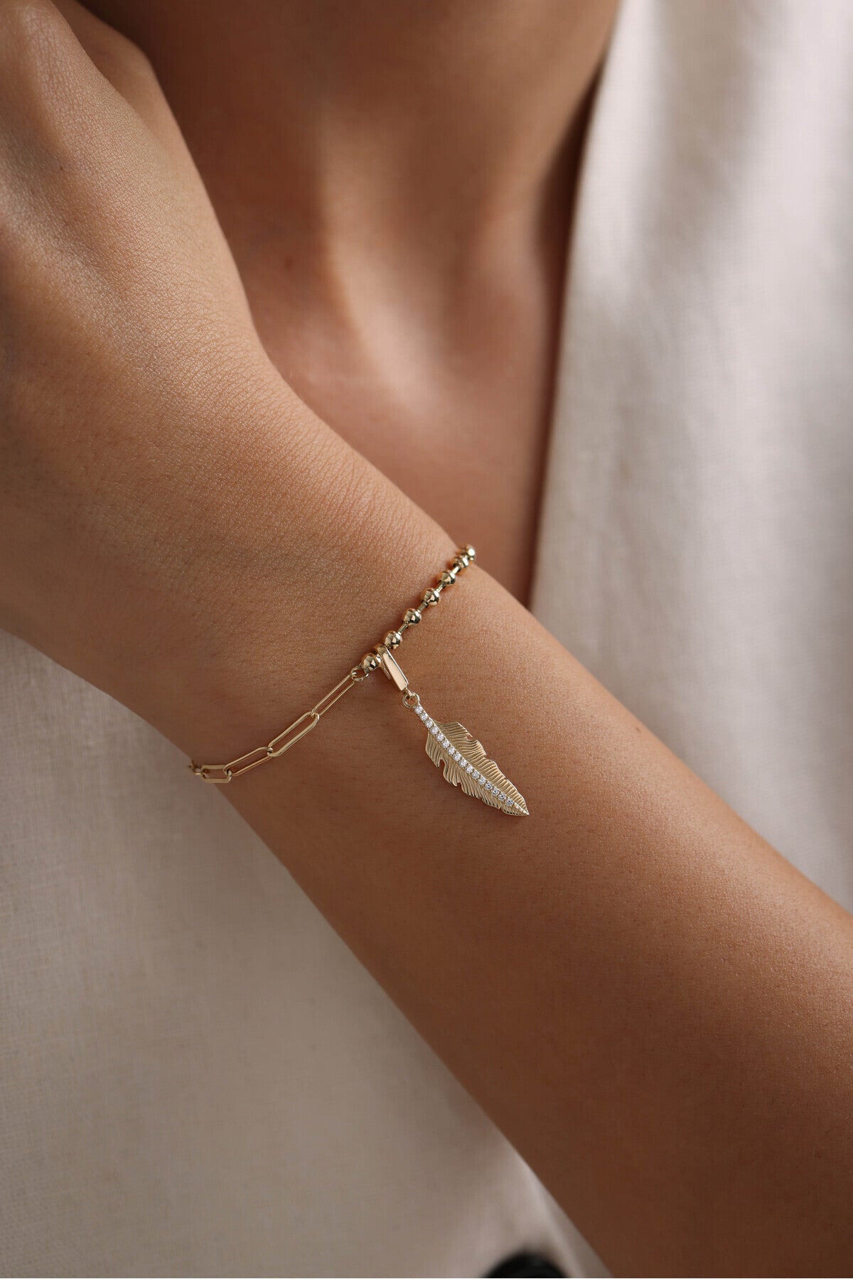 14 Ayar Altın Taşlı Tüy Charm Bileklik