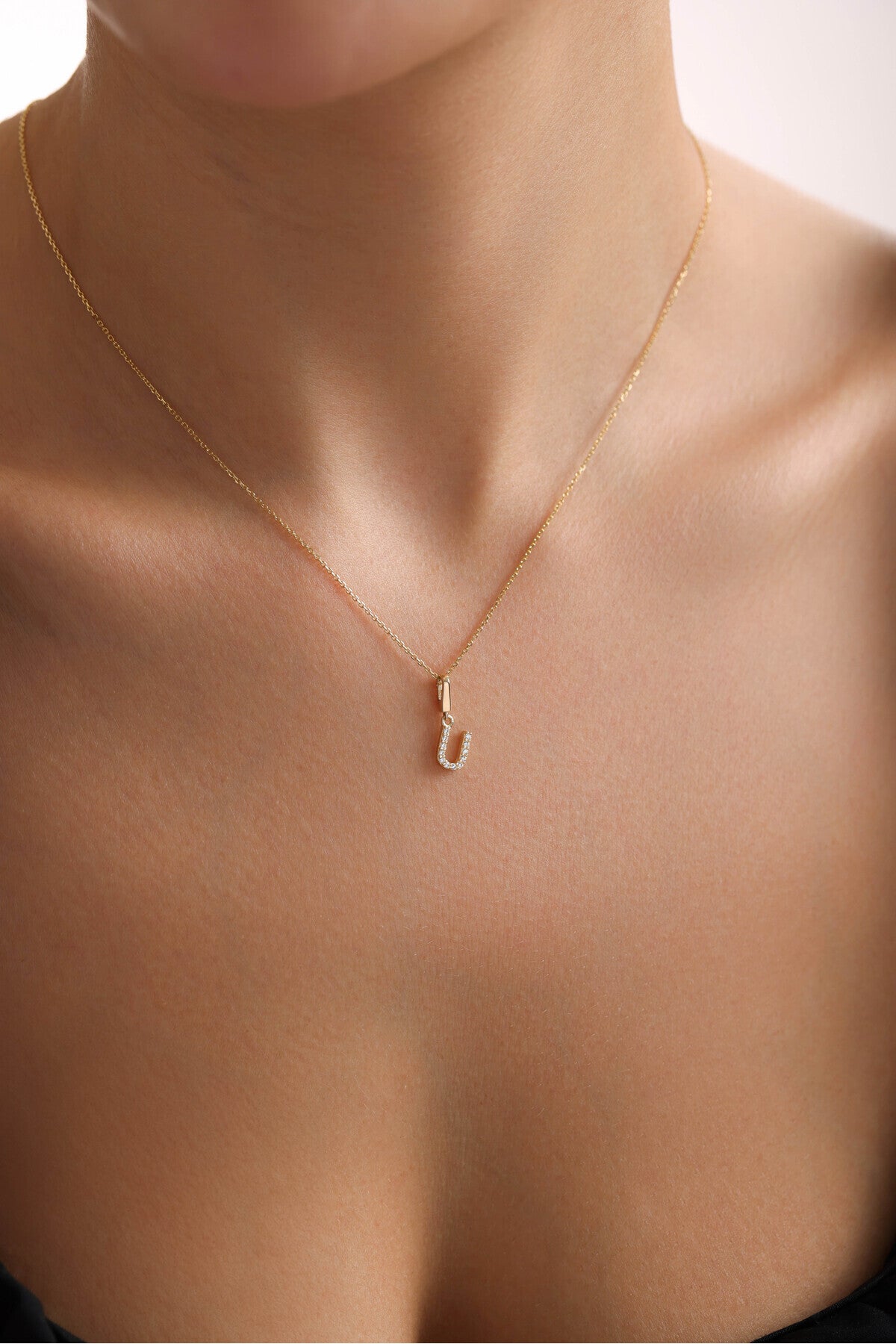 14 Ayar Altın Taşlı U Harf Kilitli Charm Kolye Ucu