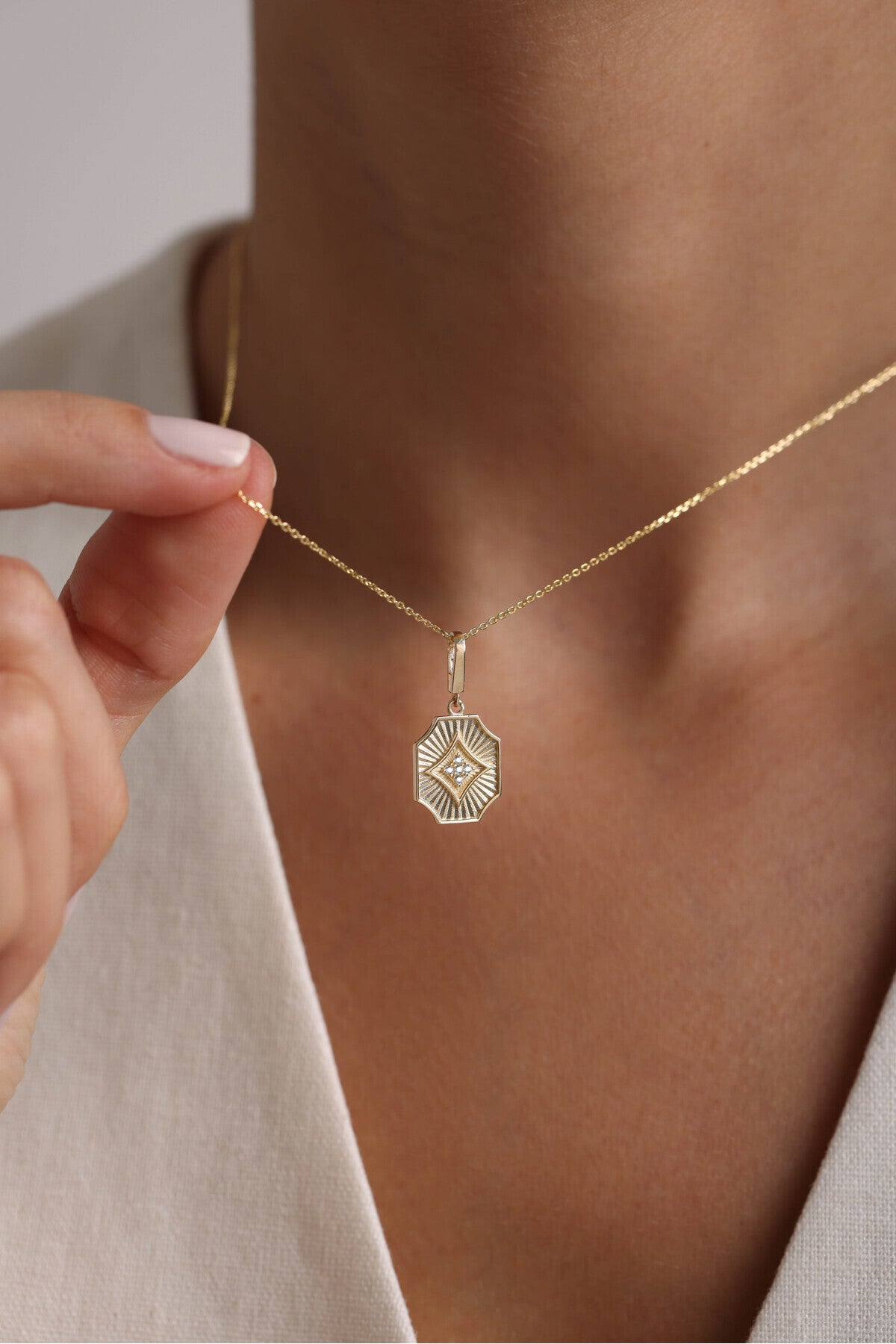 14 Ayar Altın Heritage Taşlı Mekik Frame Charm Kolye