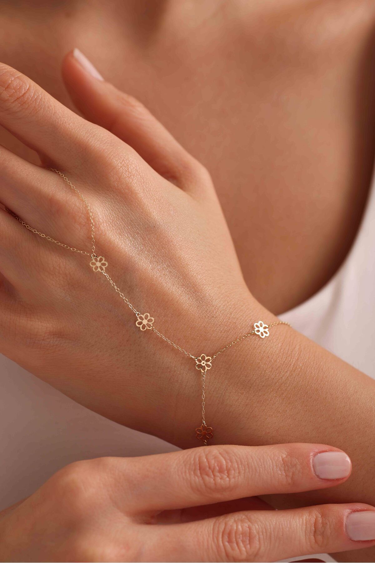 14 Ayar Altın Papatya Form Işıltılı Şahmeran