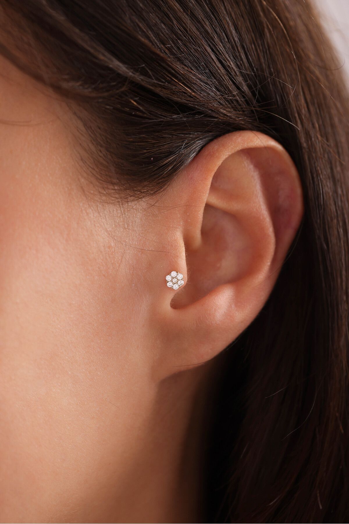 14 Ayar Altın Taşlı Papatya Tragus Küpe
