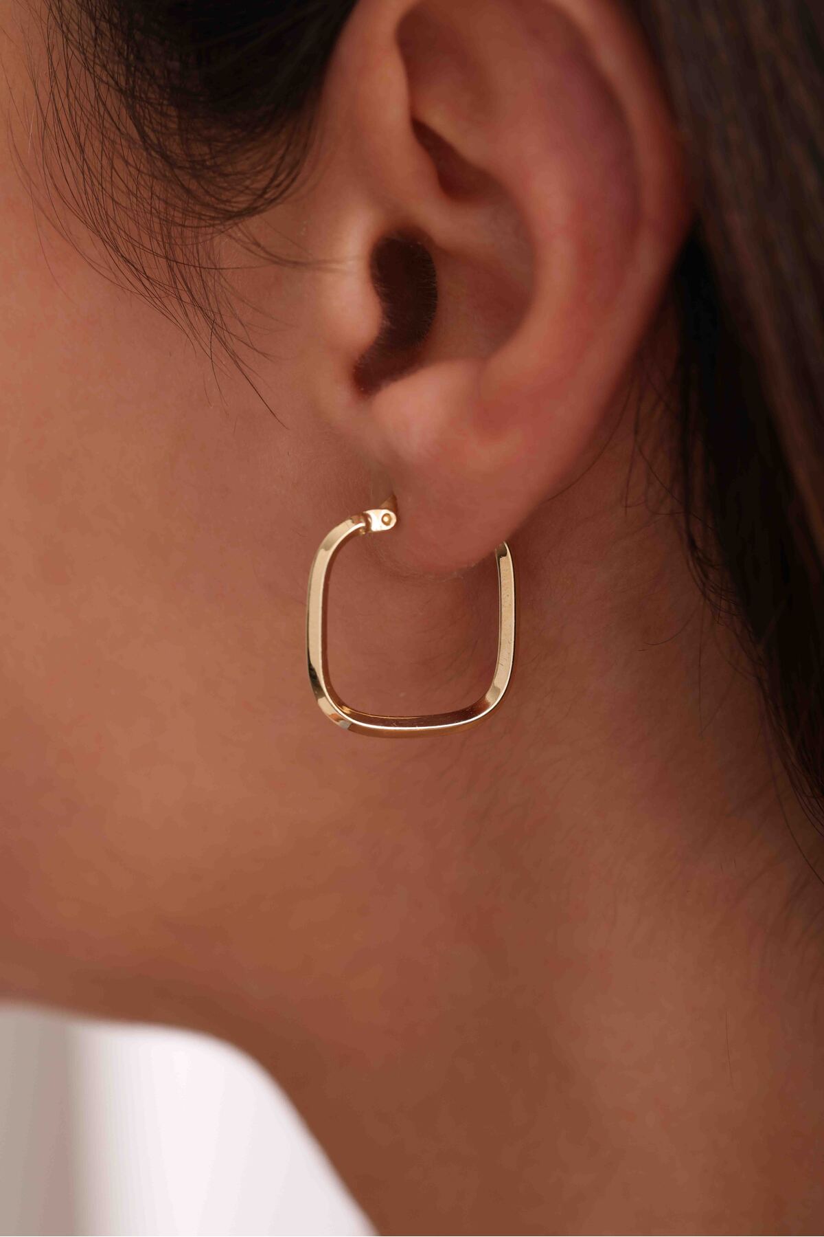 14 Ayar Altın Oval Köşeli Kare Küpe