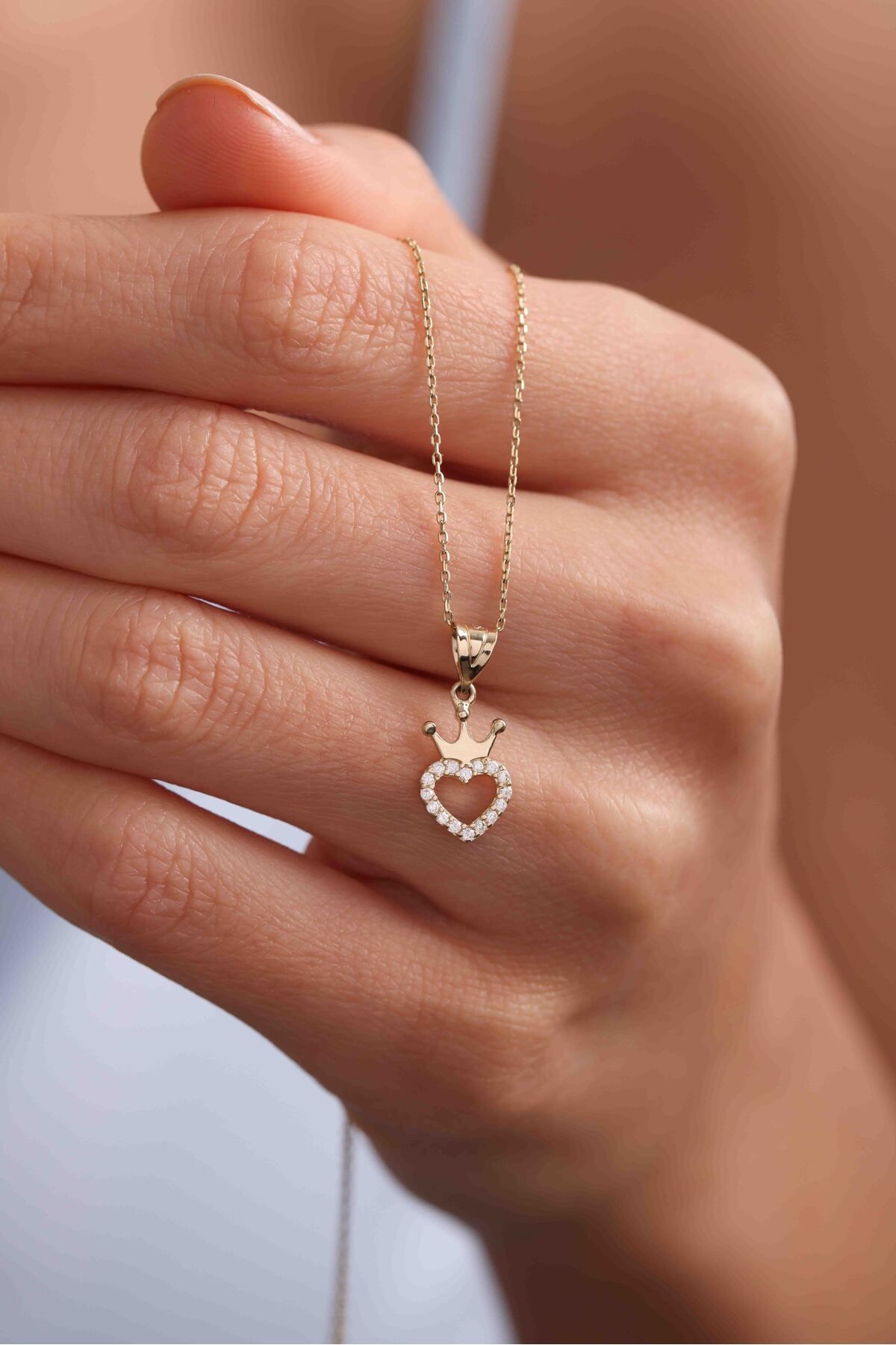 14 Ayar Altın Kraliçe Prenses Taçlı Taşlı Kalp Kolye