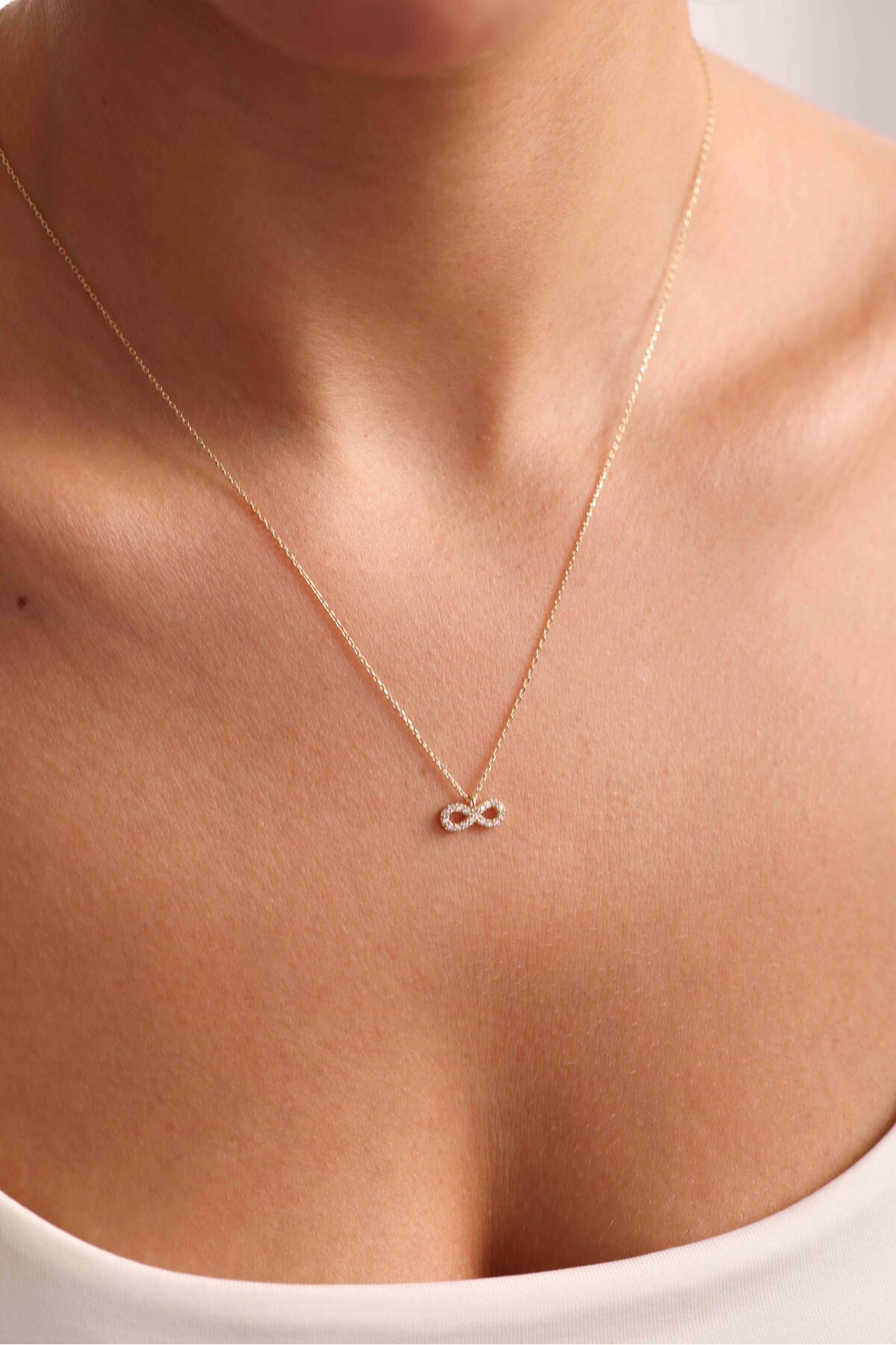 14 Ayar Altın Taşlı Sonsuzluk Kolye